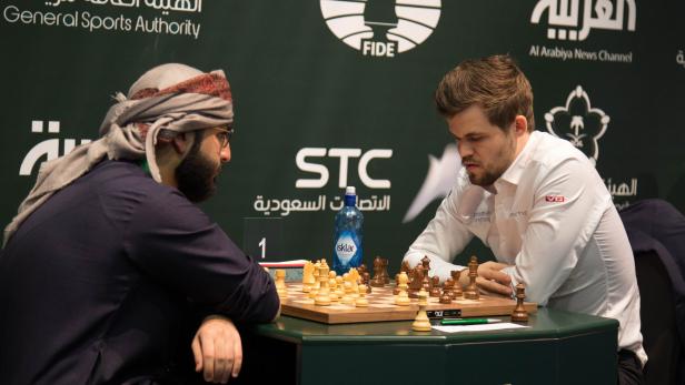 Schach-Legende Magnus Carlsen (re.) ist in Riad mit dabei.