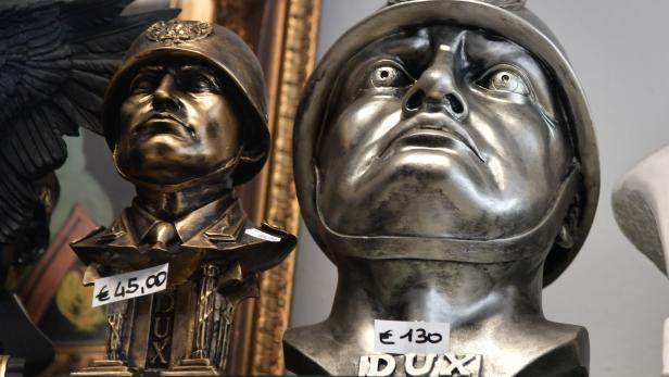 Büsten von Benito Mussolini werden bis heute verkauft: Der „Duce“ stand als Diktator an der Spitze des faschistischen Regimes in Italien.