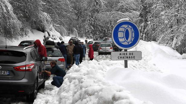 Verschneite Straßen in Frankreich