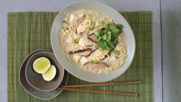 Scharfe Thai-Curry-Ramen