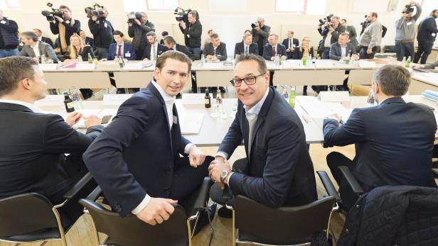 Bundeskanzler Kurz und Vizekanzler Strache kurz vor der ersten Sitzung