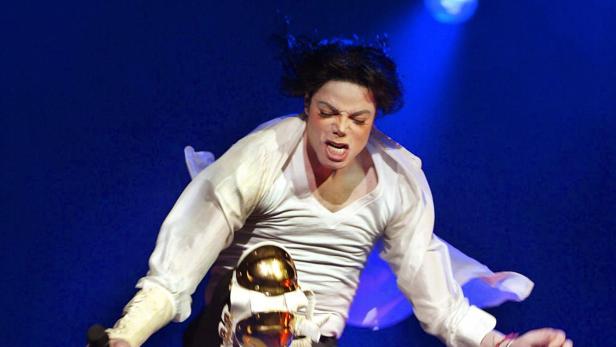 (FILES) This file photo taken on April 23, 2002 shows US singer Michael Jackson performing during the Democratic National Committee (DNC) benefit concert, &quot;A Night at the Apollo&quot;, at the world-famous Apollo Theater in New York. Sony said September 30, 2016 that it had closed its $750 million purchase of Michael Jackson&#039;s stake in a music venture behind a vast trove of hit songs.The Japanese company announced in March that it was buying the Jackson estate&#039;s 50 percent stake in Sony ATV Music Publishing, which owns the rights to several million titles. Sony in a statement said it closed on the purchase after meeting conditions including regulatory approval. / AFP PHOTO / AFP FILES / TIMOTHY A. CLARY