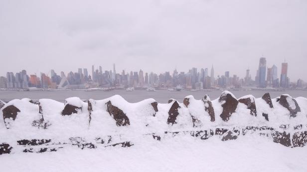 New York versinkt im Winterschlaf. Die Millionenmetropole wird wieder einmal von einer Kältewelle heimgesucht.