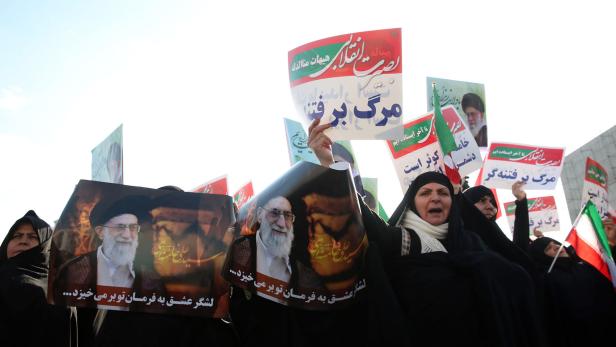 Massendemonstrationen für das Regime am Freitag in Teheran.