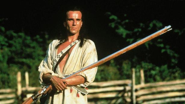 Daniel Day-Lewis als Nathaniel Poe, genannt Hawkeye, der zusammen mit Chingachgook und Uncas die Offizierstochter Cora und Alice ins Fort William Henry fährt.&#039;