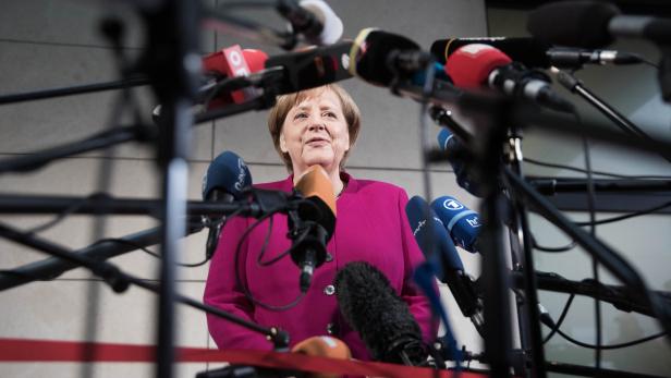 Angela Merkel vor den Sondierungsgesprächen im Willy-Brandt-Haus.