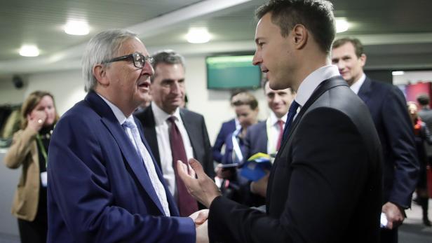 EU-Kommissionschef Jean-Claude Juncker (l.) und Kanzleramtsminister Gernot Blümel (ÖVP)