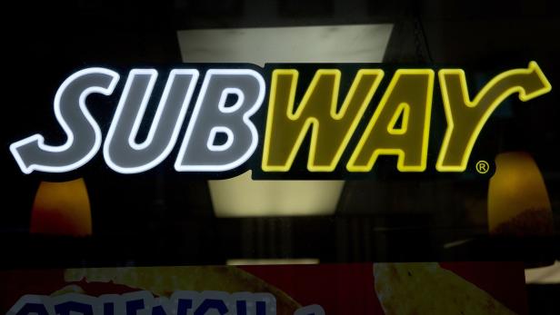 A Subway sandwich shop logo is pictured in the Manhattan borough of New York February 14, 2014. REUTERS/Carlo Allegri (UNITED STATES - Tags: FOOD BUSINESS LOGO)
