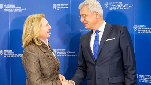 Außenministerin Kneissl (FPÖ) mit Staatsekretär Korcok