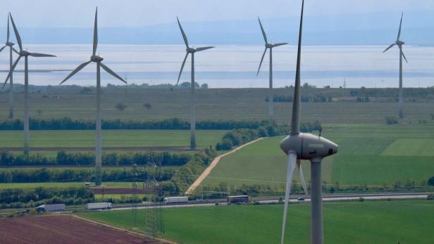 Windkraftanlage der Energie Burgenland in Neusiedl am See.