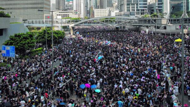 Hongkong in Aufruhr: Die Zahl der Demonstranten wächst täglich. Gefordert wird mehr Demokratie