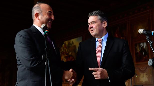 Der türkische Außenminister Çavuşoğlu mit seinem deutschen Kollegen Gabriel
