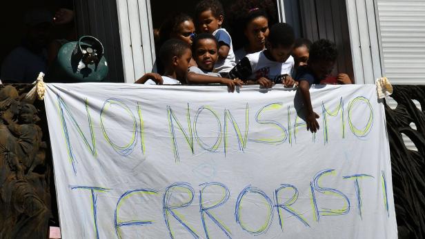 Flüchtlinge in Rom protestieren dagegen, als Terroristen bezeichnet zu werden