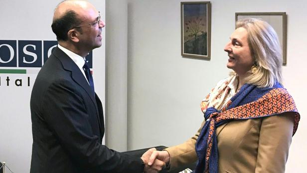 Kneissl am 11.1. mit dem italienischen Außenminister Alfano in Wien