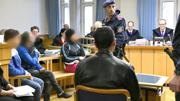 Angeklagte im Prozess wegen Mordes gegen vier Slowaken