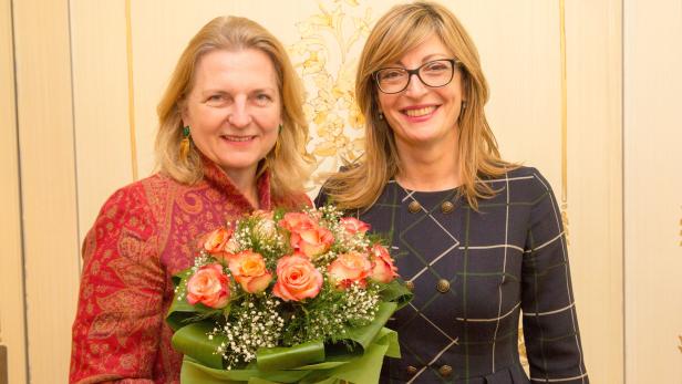 Karin Kneissl mit Ekaterina Schahariewa