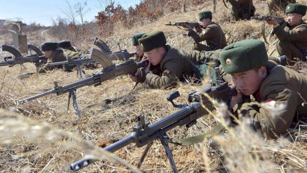 North Korean soldiers attend military drills in an unknown location in this picture taken March 20, 2013 and released by the North&#039;s official KCNA news agency March 21, 2013. REUTERS/KCNA (NORTH KOREA - Tags: POLITICS MILITARY) ATTENTION EDITORS - THIS PICTURE WAS PROVIDED BY A THIRD PARTY. REUTERS IS UNABLE TO INDEPENDENTLY VERIFY THE AUTHENTICITY, CONTENT, LOCATION OR DATE OF THIS IMAGE. THIS PICTURE IS DISTRIBUTED EXACTLY AS RECEIVED BY REUTERS, AS A SERVICE TO CLIENTS. QUALITY FROM SOURCE. NO THIRD PARTY SALES. NOT FOR USE BY REUTERS THIRD PARTY DISTRIBUTORS