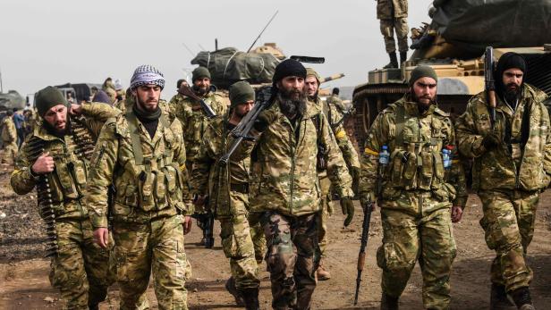 Türkische Truppen und türkischtreue Milizen rücken in Afrin vor.
