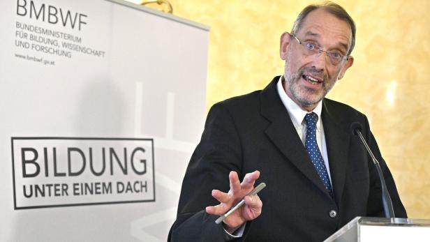 Bildungsminister Heinz Faßmann präsentierte erst die Deutsch-Klassen, nun ist der Uni-Bereich dran.