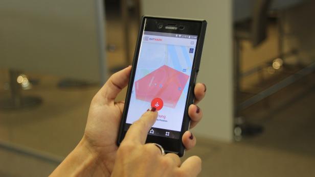 Die App KATWARN hält Katastrophenwarnungen für nutzerspezifizierte Postleitzahl-Gebiete innerhalb Österreichs bereit