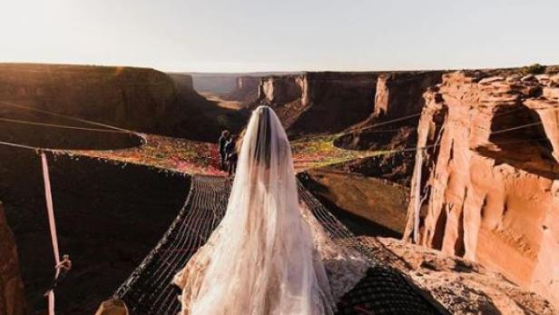 Unkonventionell: Paar heiratet über riesigem Canyon