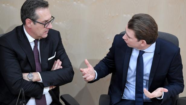 Strache (l.) und Kurz im Rahmen einer Sitzung des Nationalrates am 31. Jänner 2018.