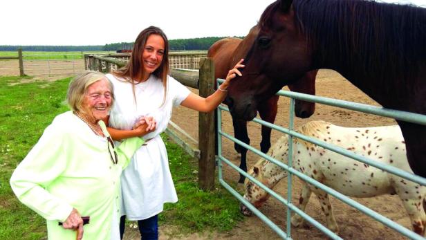 Anja Fritzsche mit ihrer 108-jährigen Oma Maria