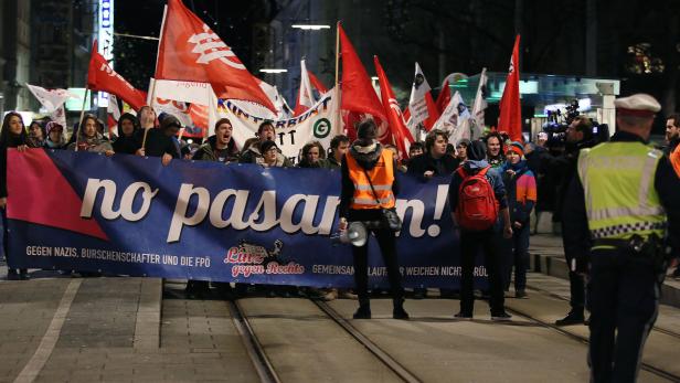 Die Demo gegen den Burschenbundball 2015