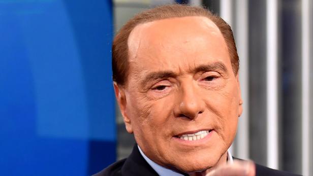Silvio Berlusconi schießt scharf gegen Asylwerber.