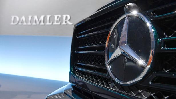 Mercedes-Benz gehört zu Daimler.