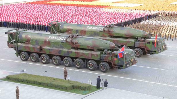 Langstrecken-Raketen bei einer Militärparade in Pjöngjang.