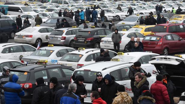 Taxifahrer nahmen in der tschechischen Hauptstadt Aufstellung
