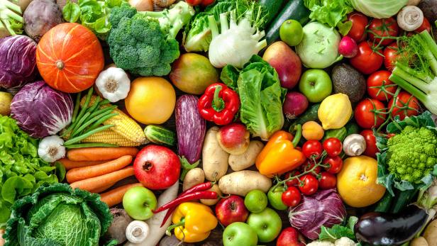 Buntes Obst und Gemüse wirken in der Krebsvorbeugung.