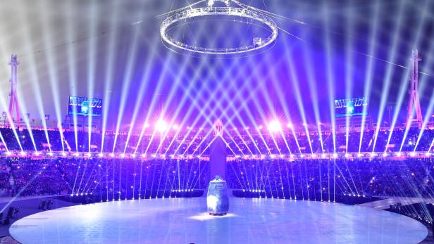 Mit einer beeindruckenden Lichtshow wird die Zeremonie in PyeongChang eröffnet.