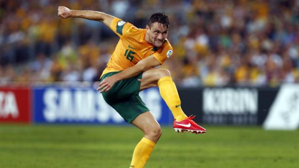 Australia&#039;s James Holland kicks the ball during their World Cup qualifying soccer match against Oman in Sydney, March 26, 2013. REUTERS/David Gray (AUSTRALIA - Tags: SPORT SOCCER)