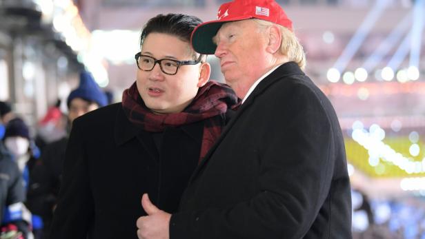 Kim Jong-un (li.) und Donald Trump - zumindest fast.