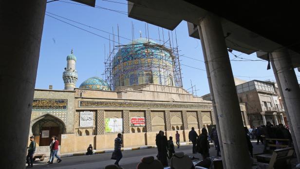 Die Haidar Khanah Moschee in Bagdad wird gerade renoviert.
