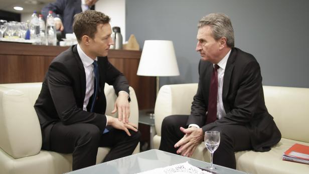 Europaminister Gernot Blümel (ÖVP) mit EU-Budgetkommissar Günther Oettinger.