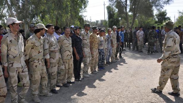Symbolbild. Freiwillige für die irakische Armee im Kampf gegen den IS.