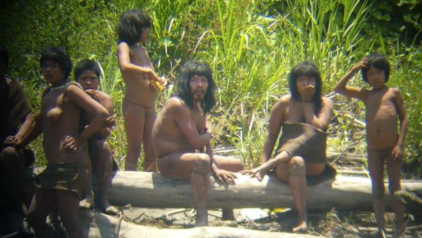 Mashco-Piro-Indianer leben in kleinen Familienverbänden