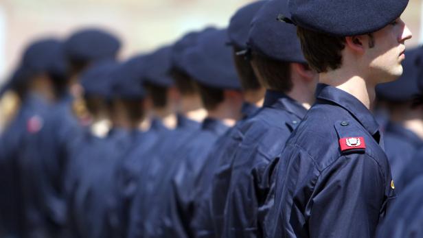 4100 neue Polizisten: Woher sollen die kommen?