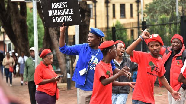 Südafrikaner fordern die Inhaftierung von Parteichef Ace Magashule und von korrupten Unternehmern