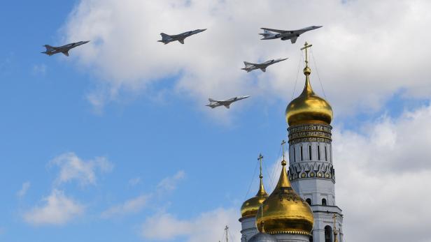 Russische Langstreckenbomber über Moskau