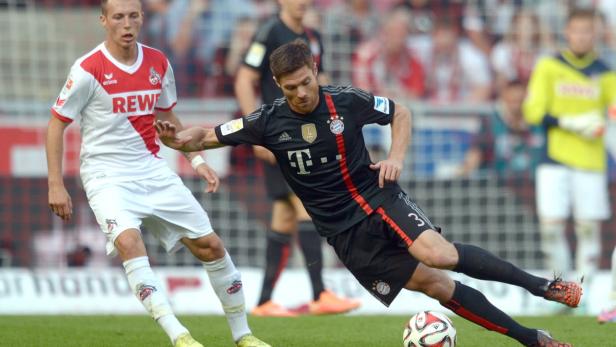 Xabi Alonso reißt das Münchner Spiel an sich.