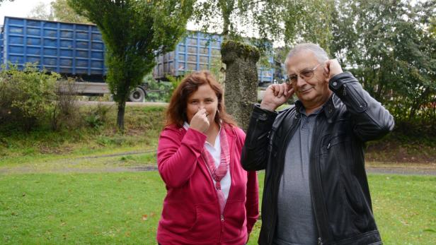 Kritik an Standort: Grün-Politiker Silvia Moser (li.) und Gerhard Stanik.