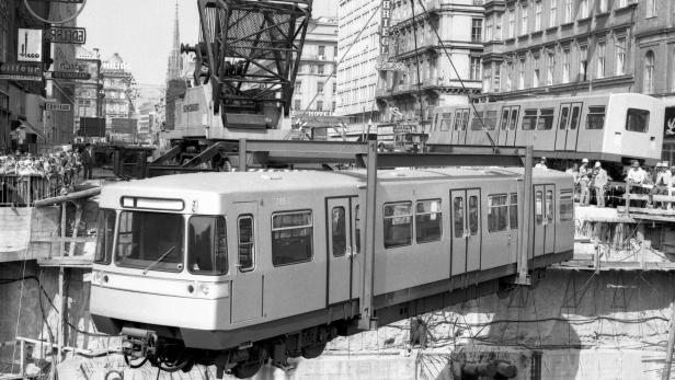 1973 wurde ein Silberpfeil in Betrieb genommen, um die Fahrgäste an die U-Bahn zu gewöhnen.