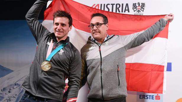 Strache posiert im „Österreich-Haus“ mit Olympiasieger Mayer