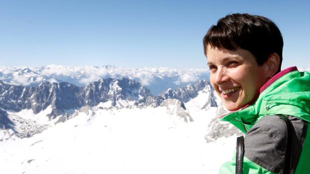 AfD-Chefin Frauke Petry bei einem Pressetermin auf der Zugspitze.