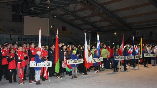 Eisstocksport-Nachwuchs der Welt in Amstettener Eishalle