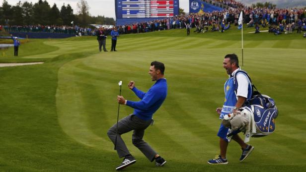 Alles im grünen Bereich: Der Deutsche Martin Kaymer bejubelt den souveränen Sieg in seinem Einzelmatch.